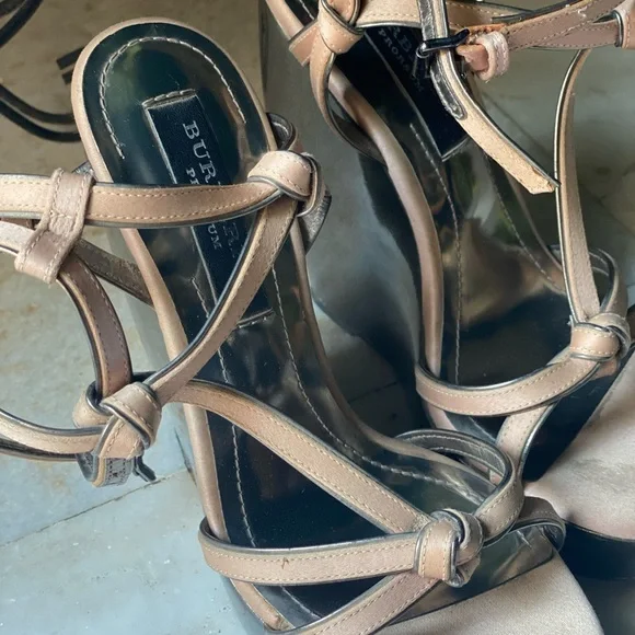 Burberry Wedge Heels with Knot Detail Straps in Powder Pink - Picture 6 of 17